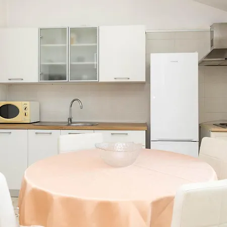 Apartment 2 Bedroom Amazing In Stanici Tice