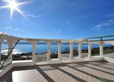 2 Bedroom Amazing In Stanici Apartment Tice